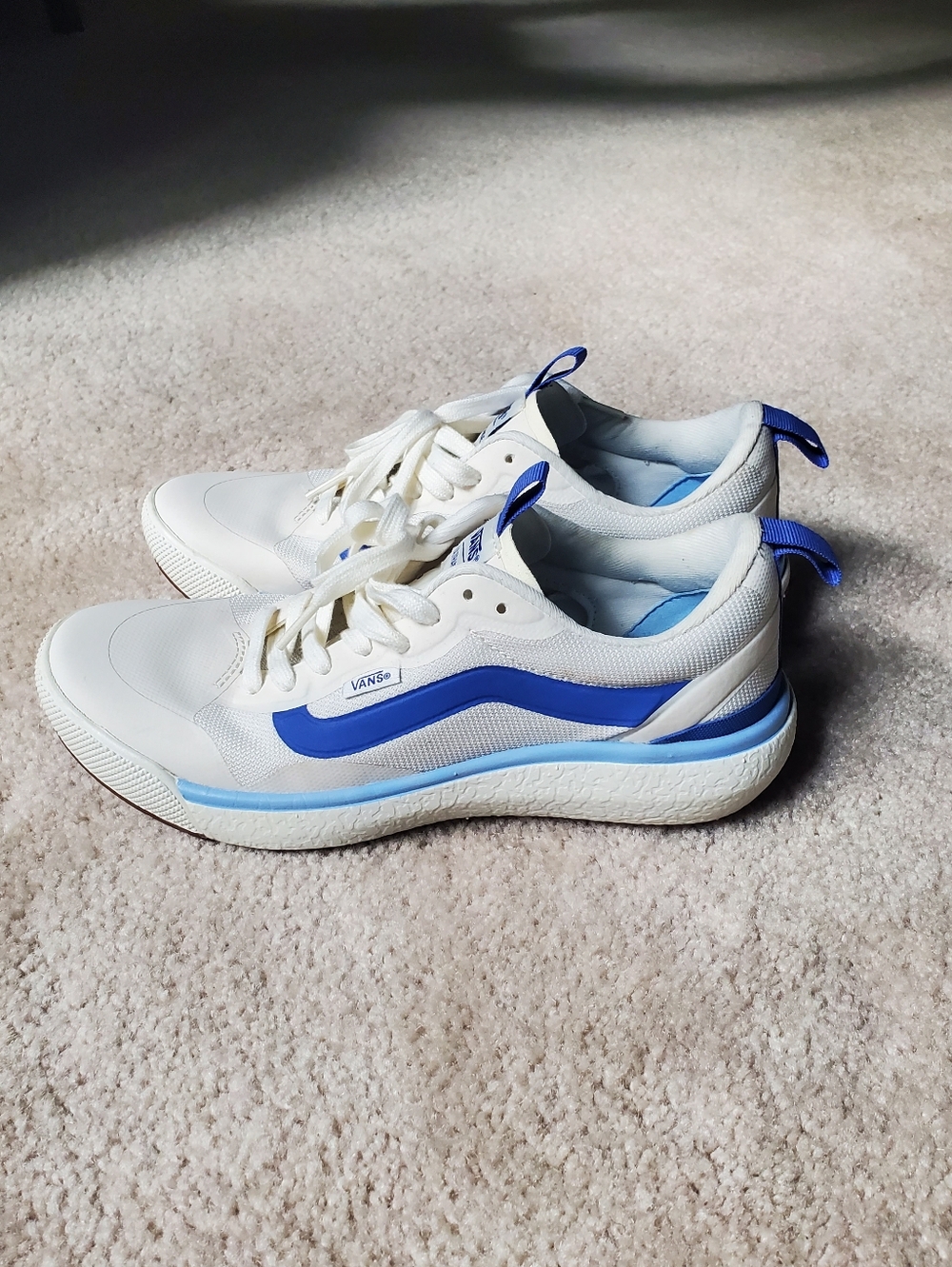 Vans Women’s Ultra Range White & Blue  Sneakers EUC 7.5